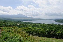 本当ならここから富士山が正面に見えるのですが・・